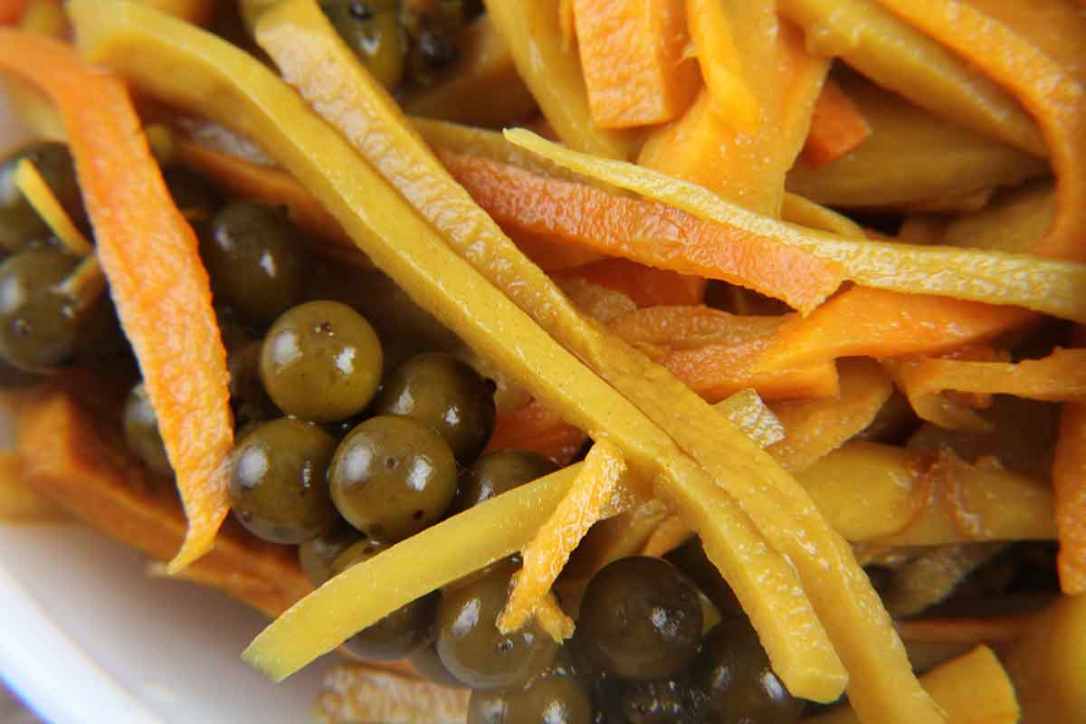 Oil Free Amba Haldi Pickle 250 Gm