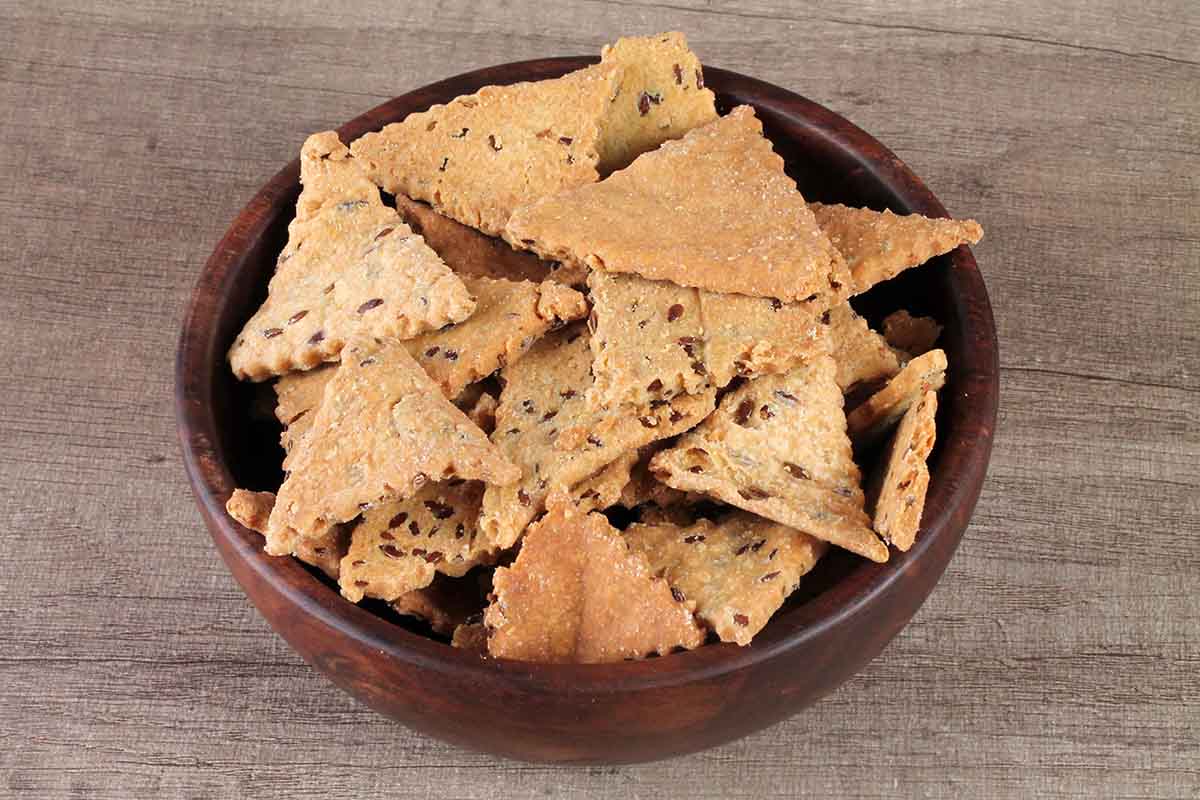 Roasted Triangle Flaxseed Puri 200 Gm