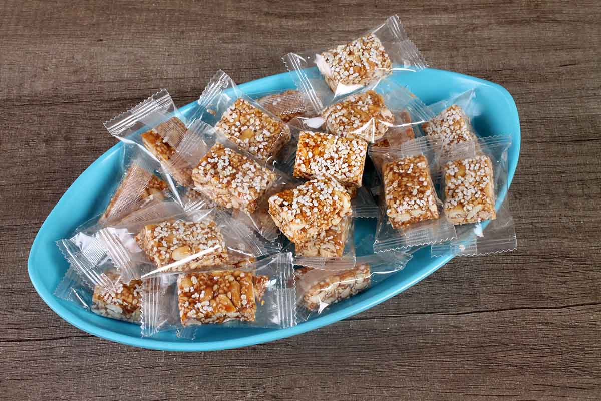 3 In 1 Peanut Chikki Cube 200 Gm