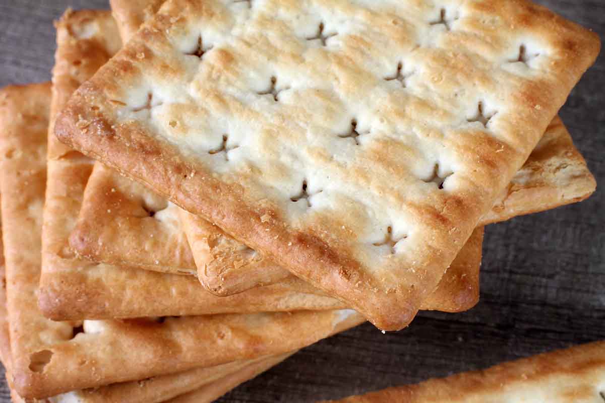 Whole Wheat Slim Pepper Crackers 130 Gm