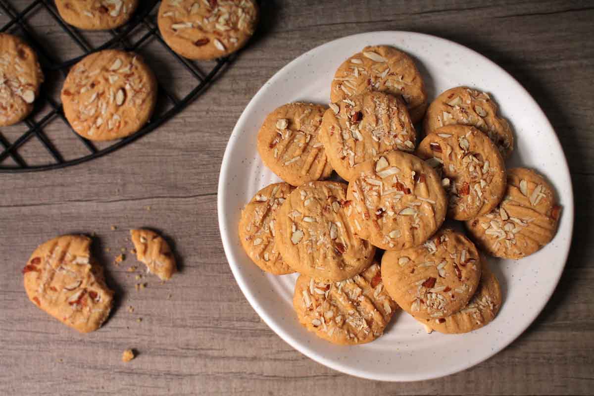 Almond Round Cookies 300 Gm