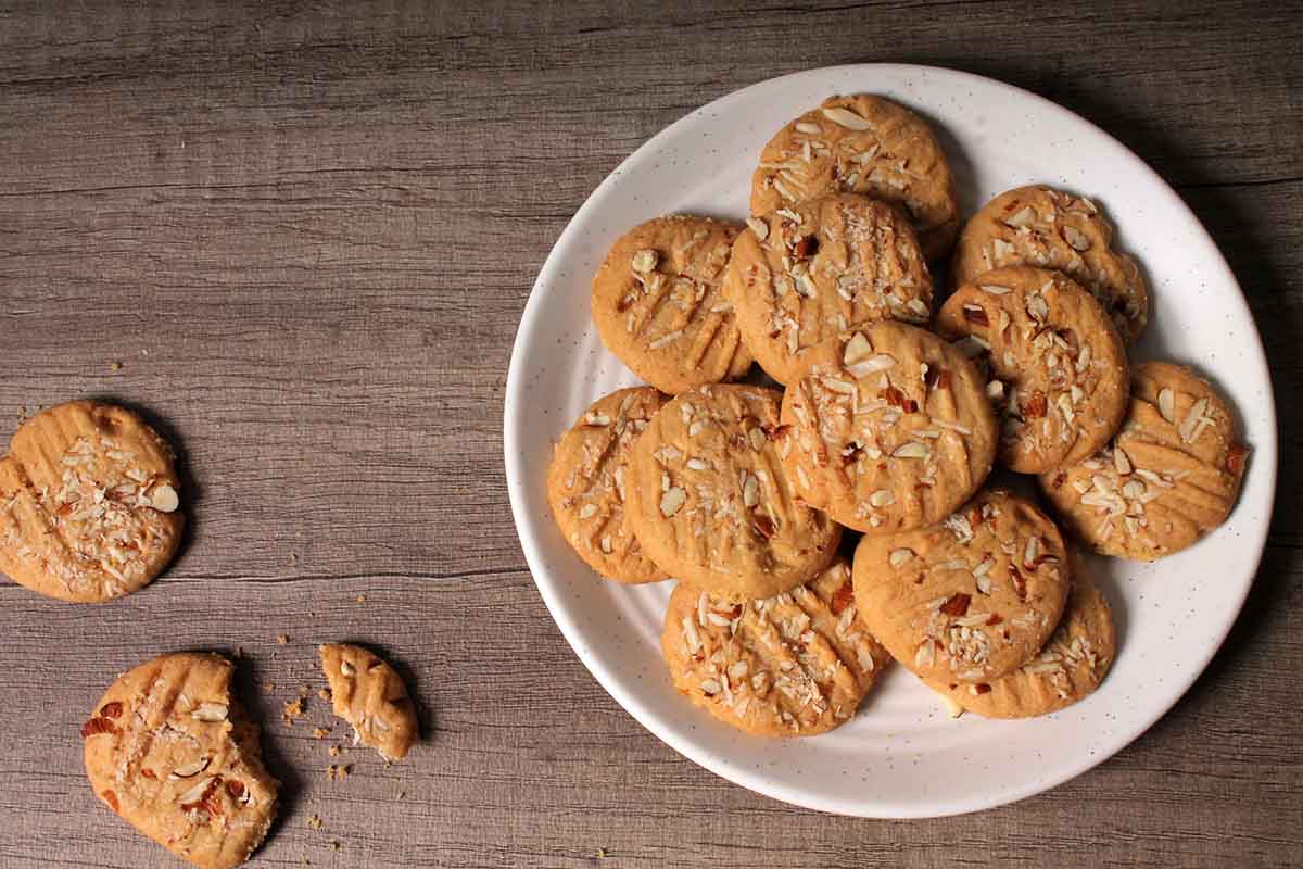 Almond Round Cookies 300 Gm