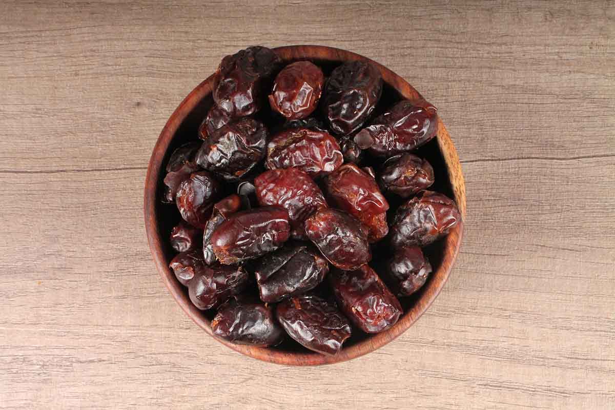Black Dates Seedless 500 Gm