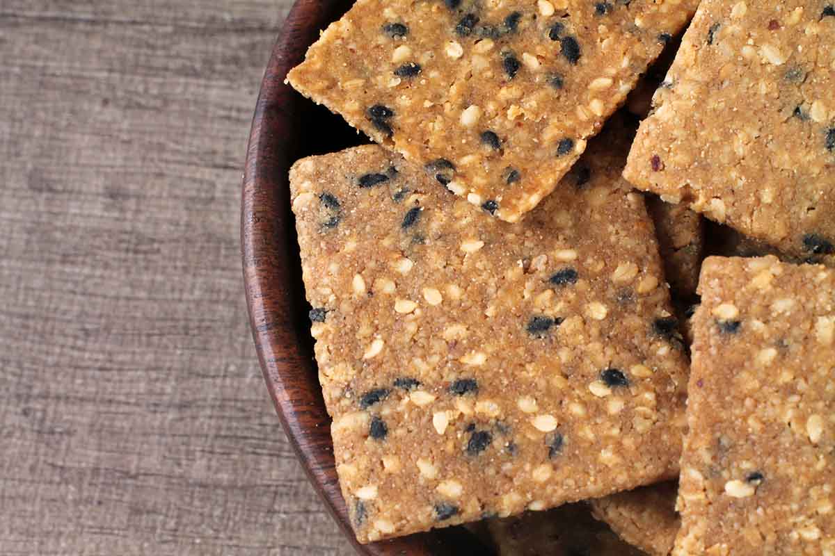 Peanut Seasame Crackers 125 Gm