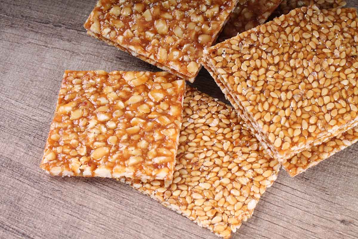 Extra Thin Jaggery Crush Peanut Till Chikki 480 Gm