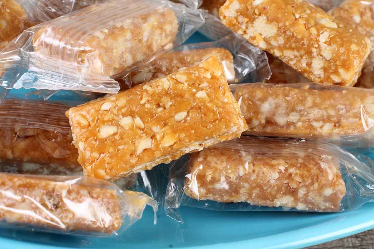 Crush Peanut Chikki Cubes 200 Gm
