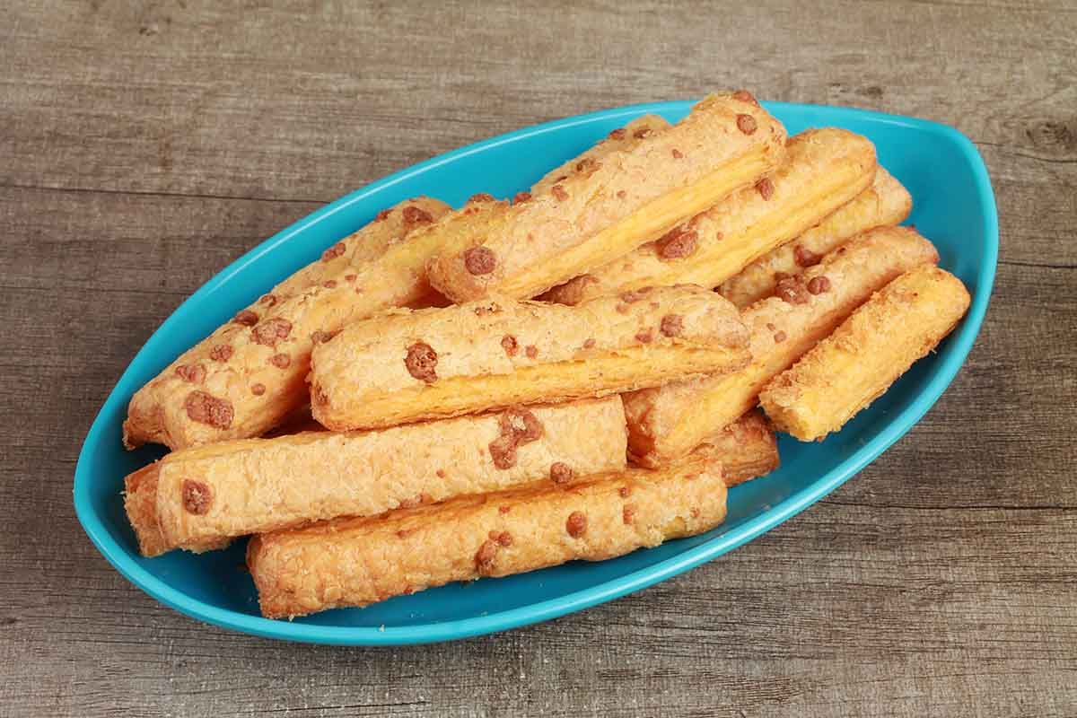 BUTTER CHEESE GARLIC STICKS 180 GM