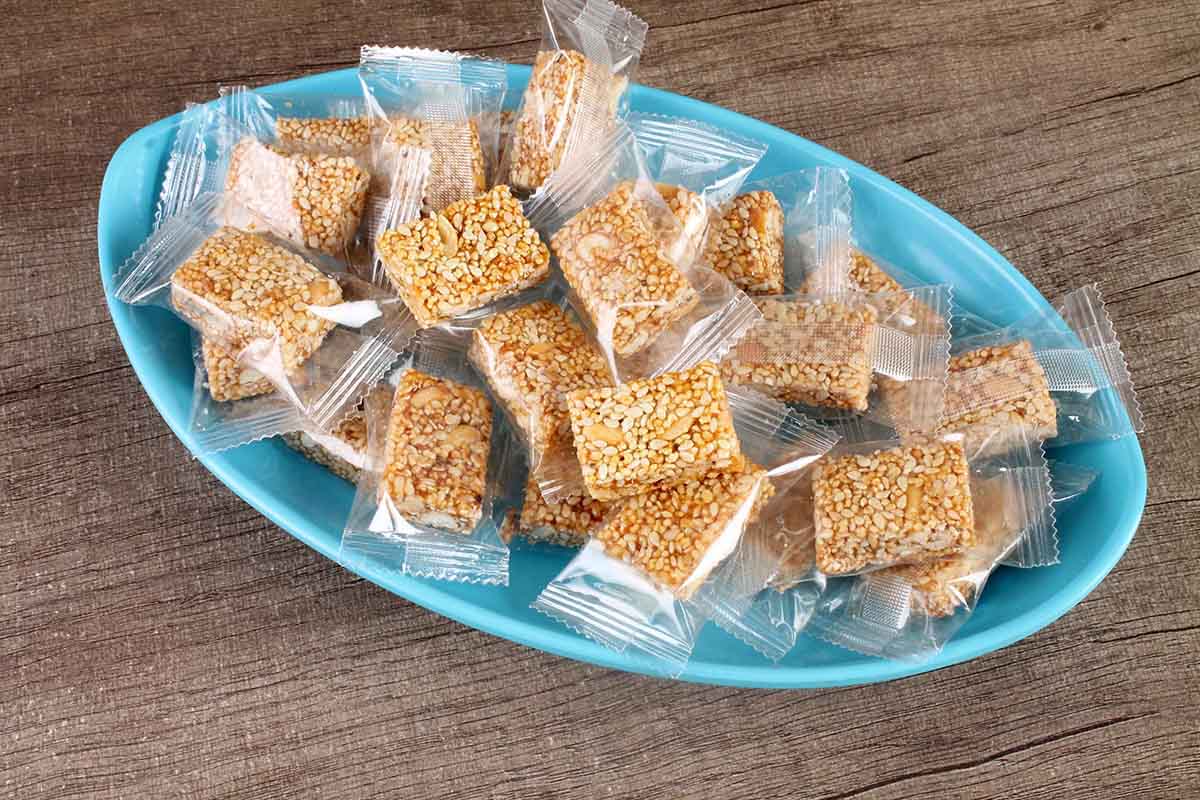 TILL CHIKKI CUBES 200 GM