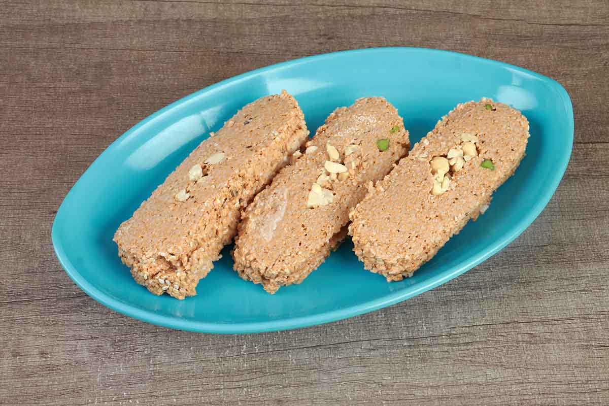 MAST MITHAI GAJAK 500 GM