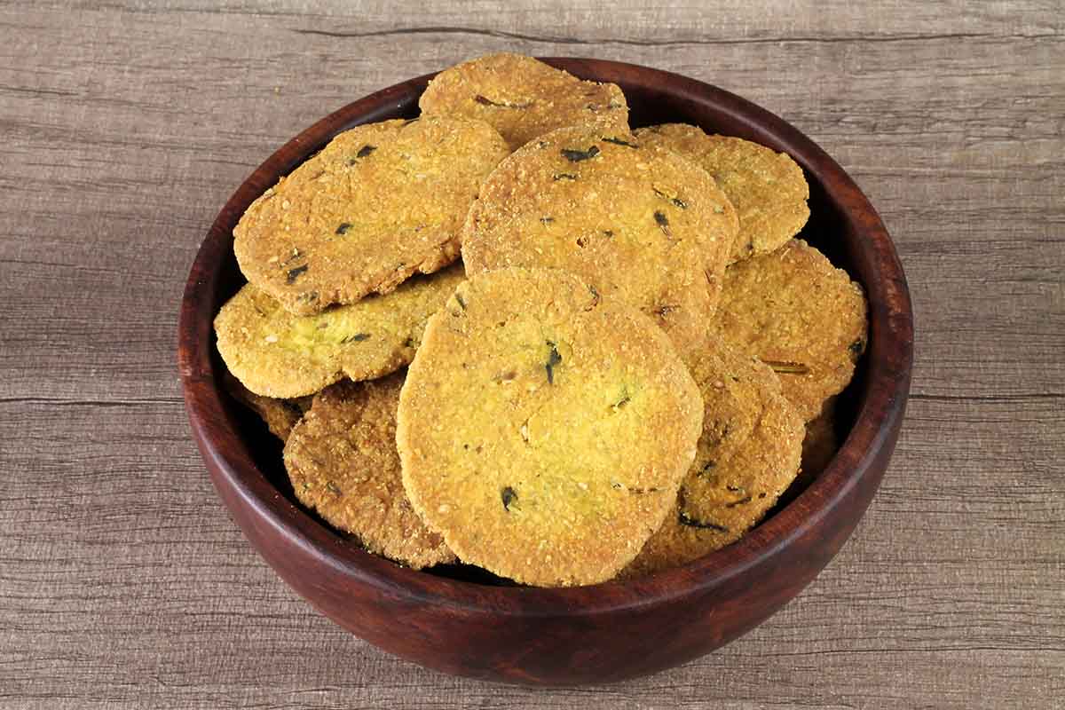 ROASTED WHEAT BAJRI METHI GARLIC PURI 200 GM